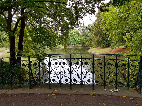 Brückengeländer im Georgenpark