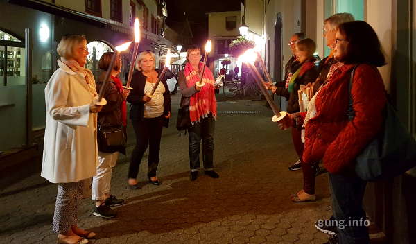 Fackeln bei der Nachtführung